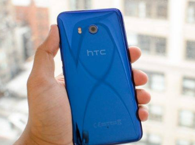 即将面世的HTCU12可能采用哑光白色金属和玻璃机身